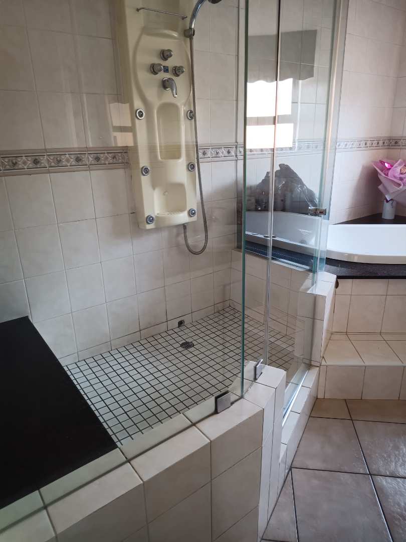 3 Bedroom Property for Sale in Mondeor Gauteng