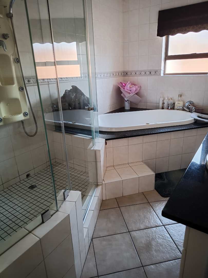 3 Bedroom Property for Sale in Mondeor Gauteng