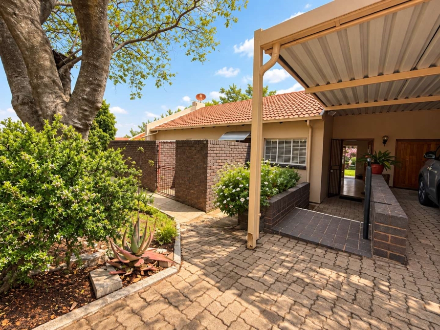 2 Bedroom Property for Sale in Glenvista Gauteng