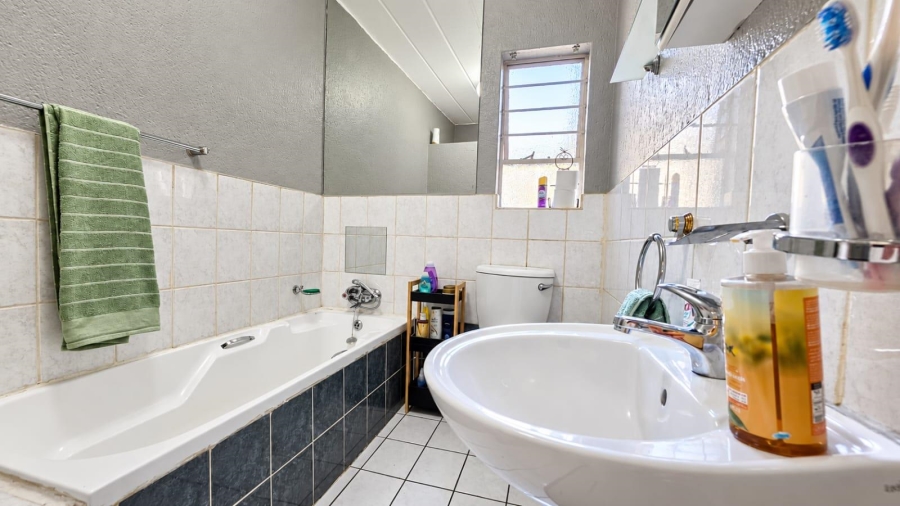2 Bedroom Property for Sale in New Redruth Gauteng