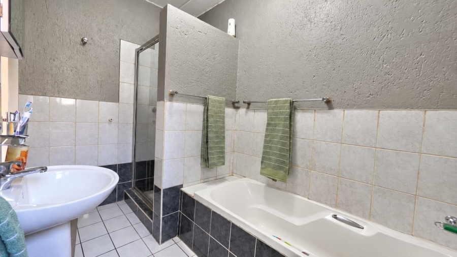 2 Bedroom Property for Sale in New Redruth Gauteng