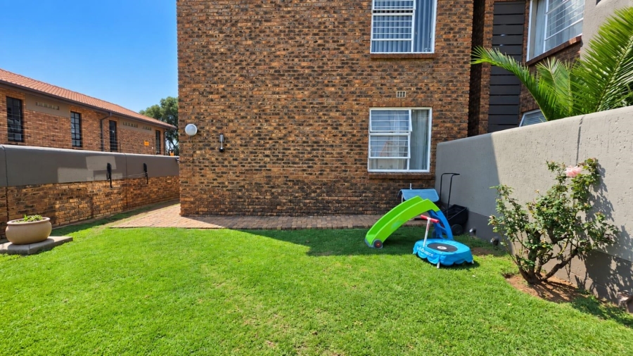 2 Bedroom Property for Sale in New Redruth Gauteng
