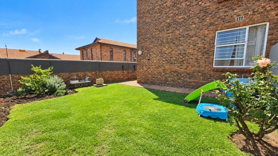 2 Bedroom Property for Sale in New Redruth Gauteng