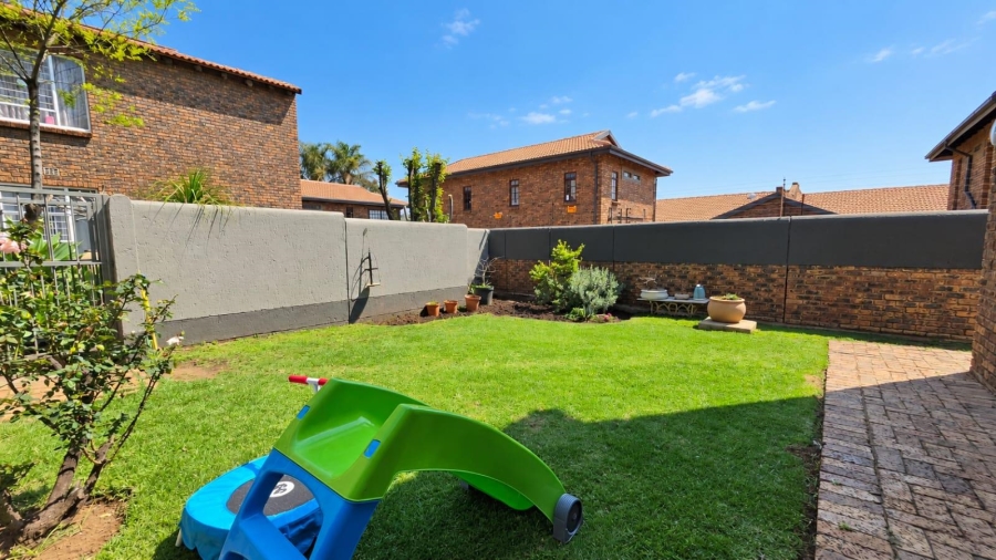 2 Bedroom Property for Sale in New Redruth Gauteng