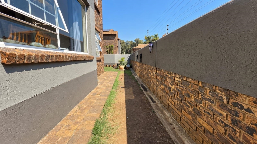 2 Bedroom Property for Sale in New Redruth Gauteng