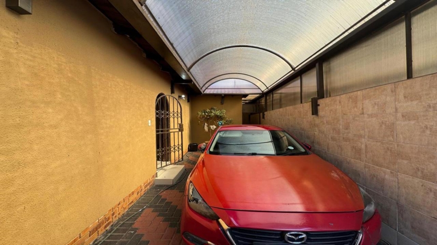 3 Bedroom Property for Sale in Protea North Gauteng