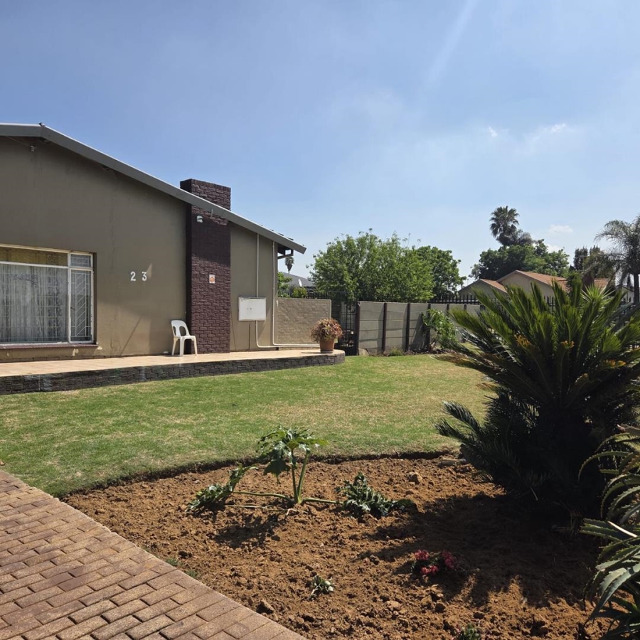 4 Bedroom Property for Sale in Tulisa Park Gauteng