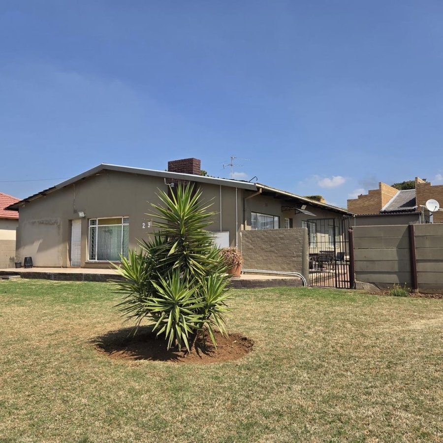 4 Bedroom Property for Sale in Tulisa Park Gauteng