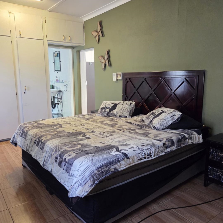 4 Bedroom Property for Sale in Tulisa Park Gauteng