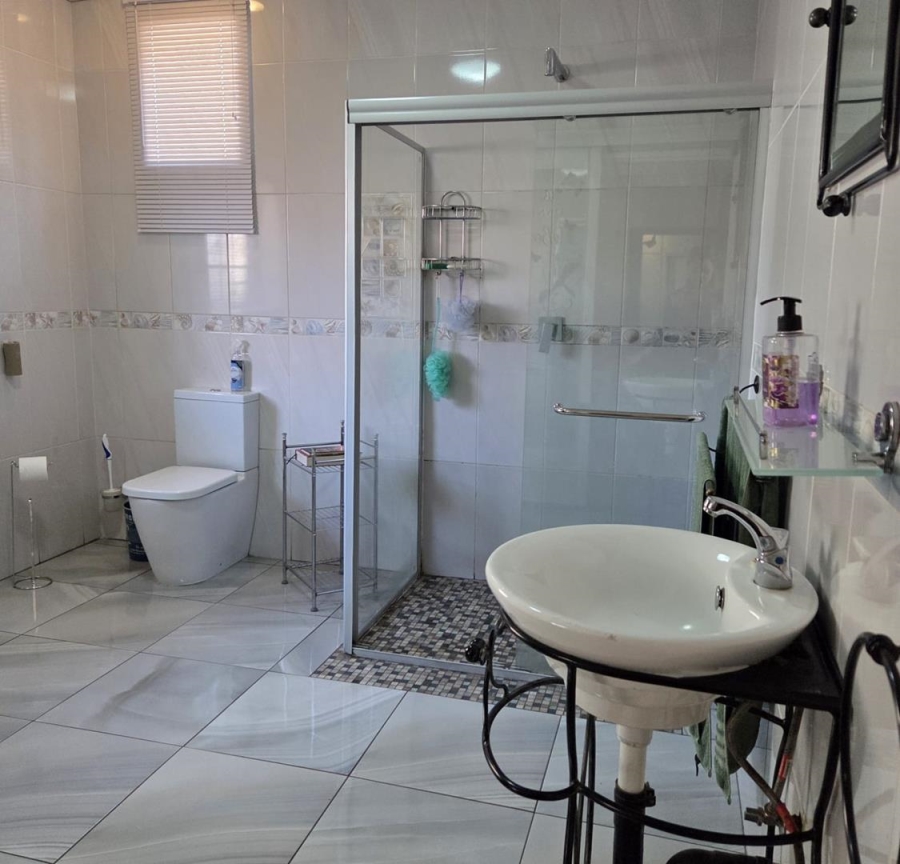 4 Bedroom Property for Sale in Tulisa Park Gauteng