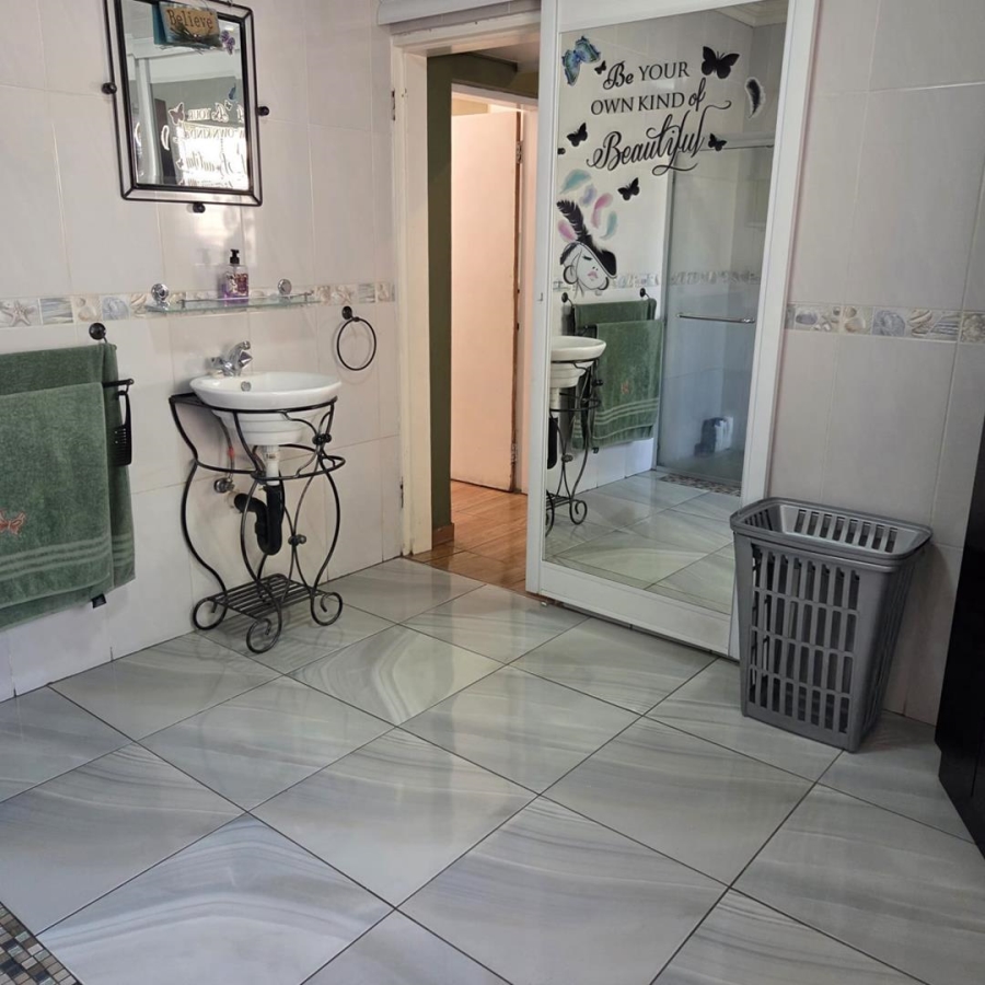 4 Bedroom Property for Sale in Tulisa Park Gauteng
