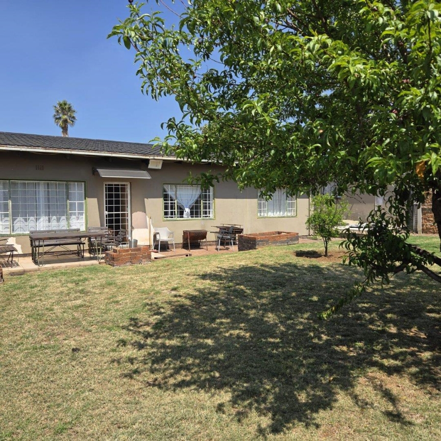 4 Bedroom Property for Sale in Tulisa Park Gauteng