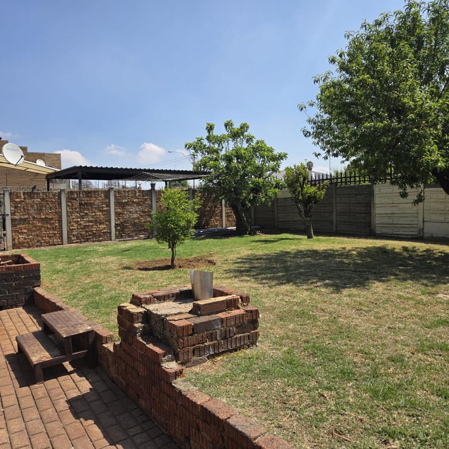 4 Bedroom Property for Sale in Tulisa Park Gauteng