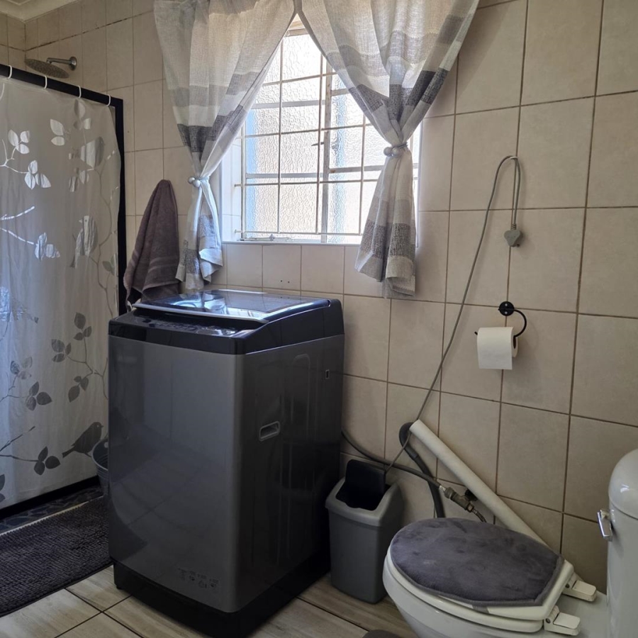 4 Bedroom Property for Sale in Tulisa Park Gauteng