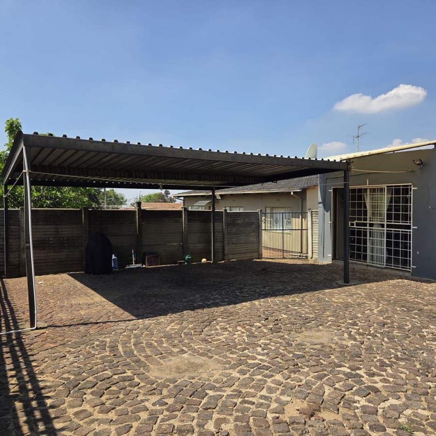 4 Bedroom Property for Sale in Tulisa Park Gauteng