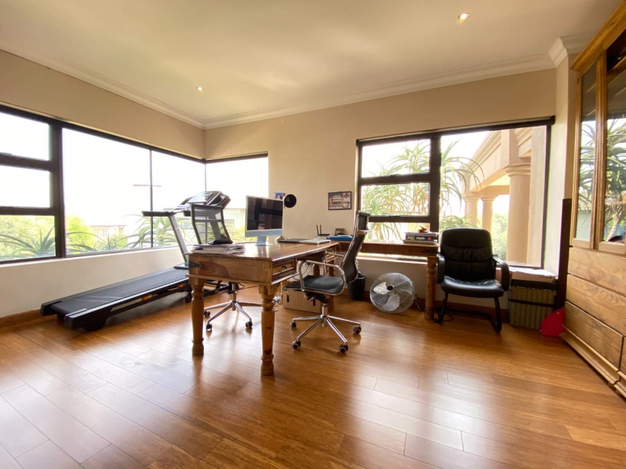 5 Bedroom Property for Sale in Aspen Hills Gauteng