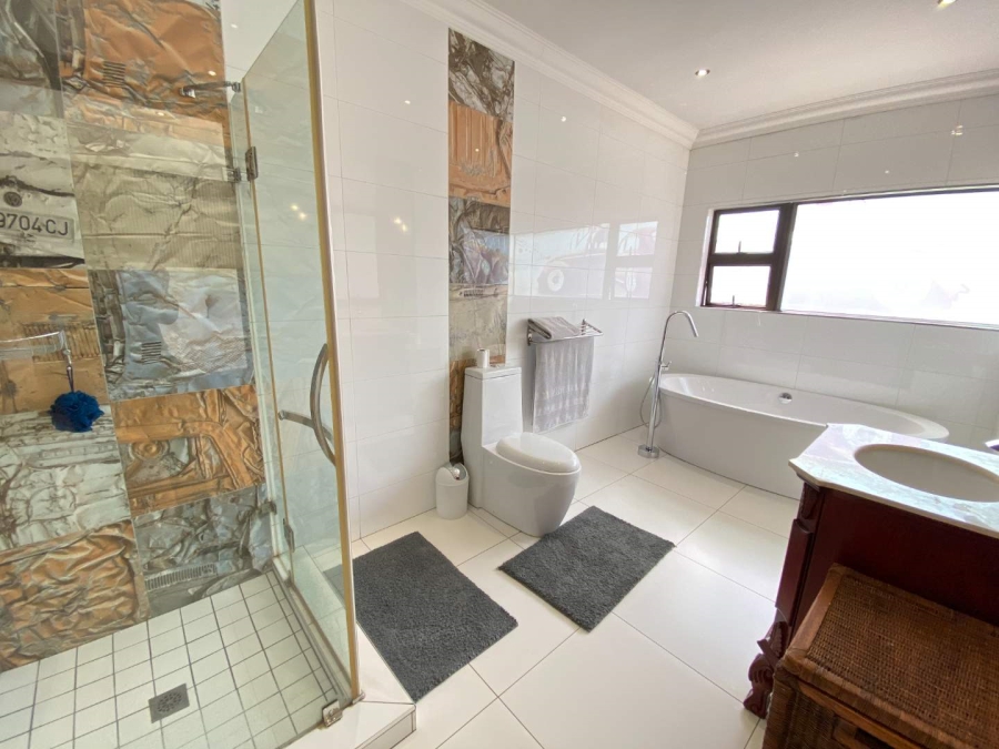 5 Bedroom Property for Sale in Aspen Hills Gauteng