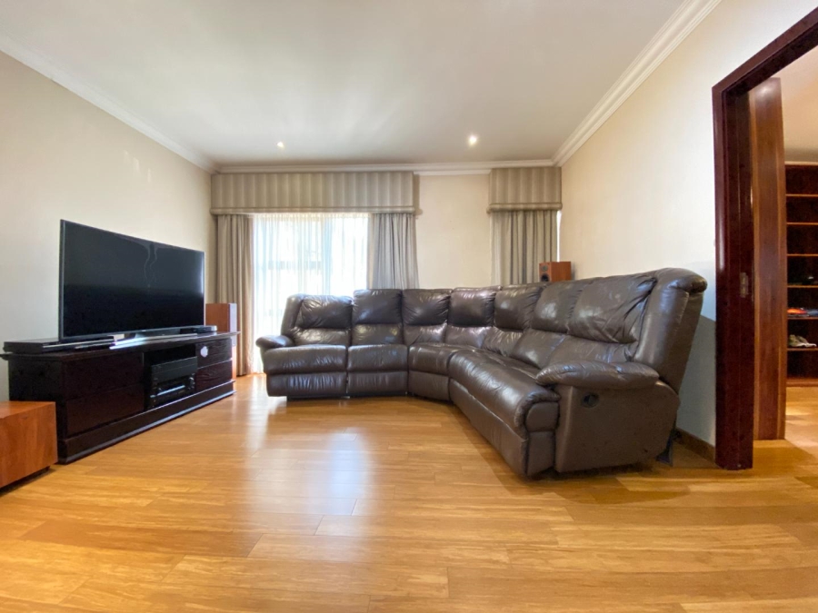5 Bedroom Property for Sale in Aspen Hills Gauteng