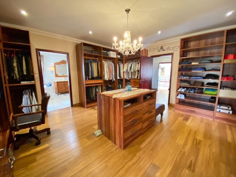 5 Bedroom Property for Sale in Aspen Hills Gauteng