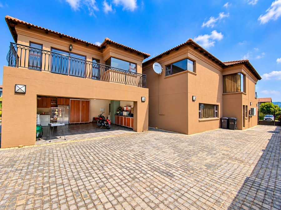 5 Bedroom Property for Sale in Aspen Hills Gauteng