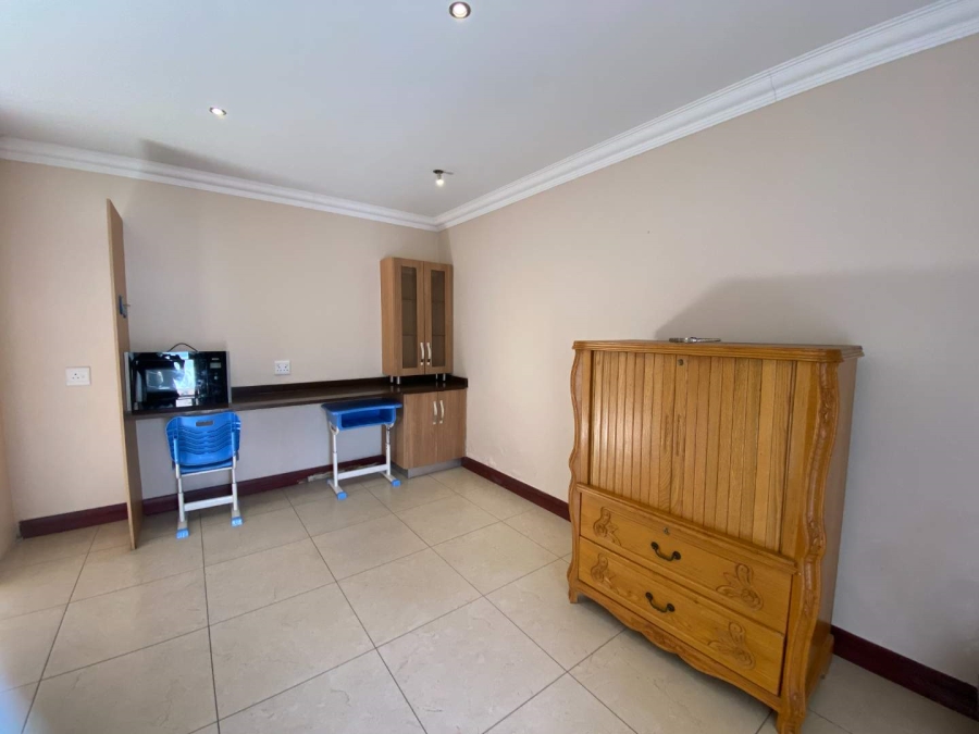 5 Bedroom Property for Sale in Aspen Hills Gauteng
