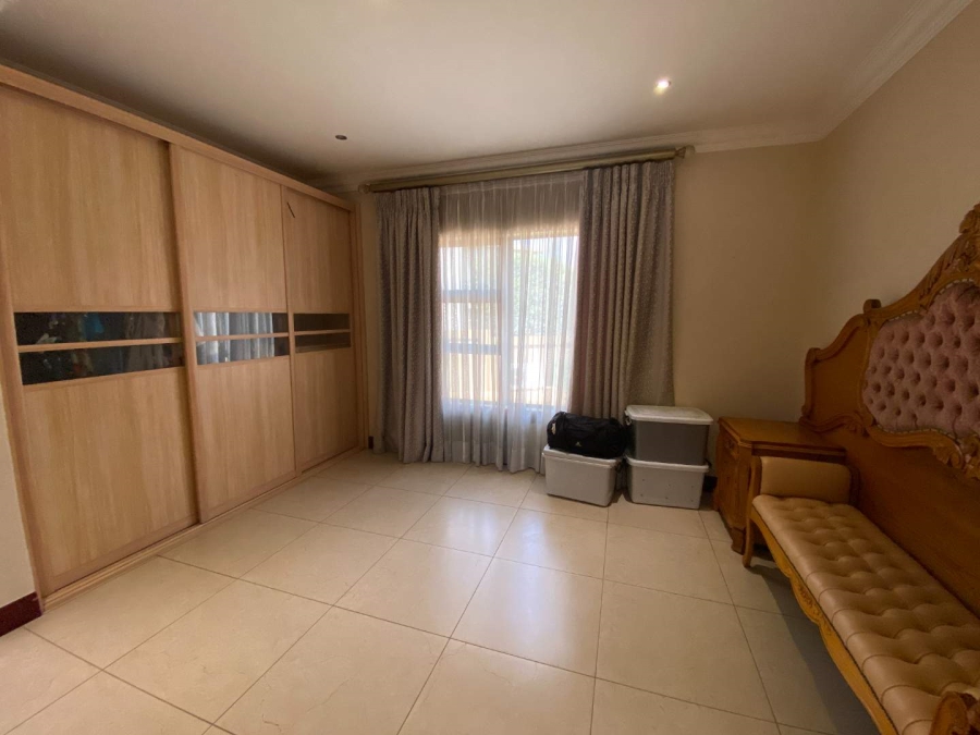 5 Bedroom Property for Sale in Aspen Hills Gauteng