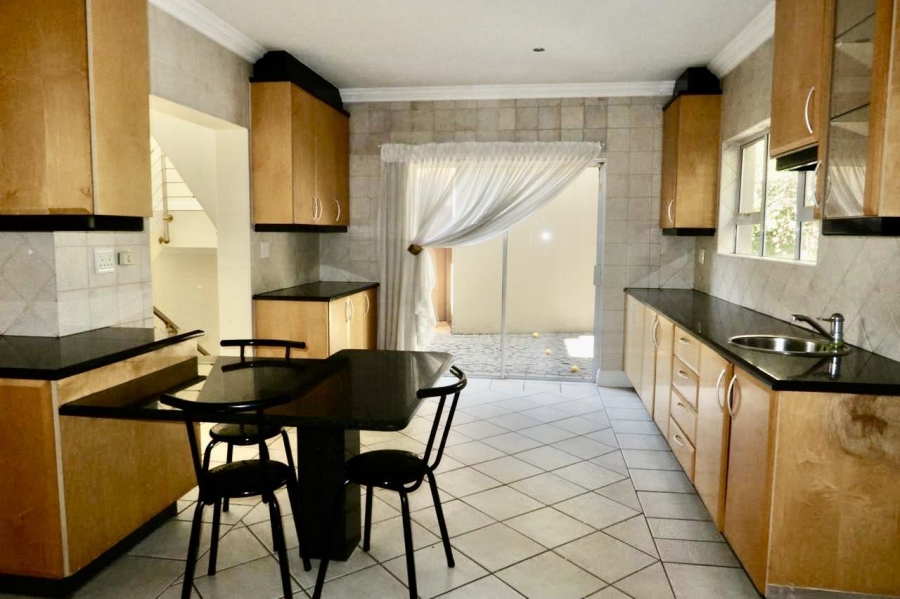 To Let 4 Bedroom Property for Rent in Dainfern Golf Estate Gauteng