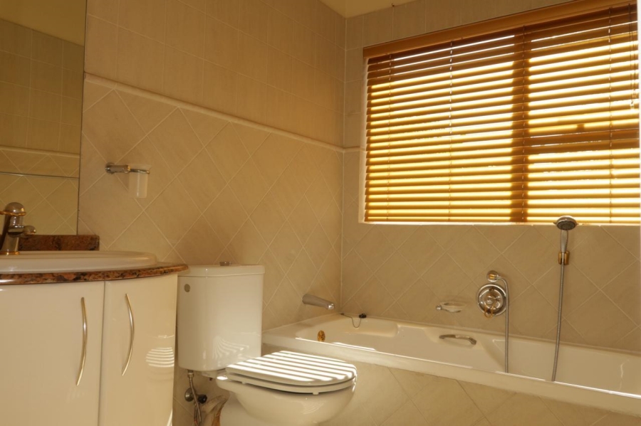 To Let 4 Bedroom Property for Rent in Dainfern Golf Estate Gauteng