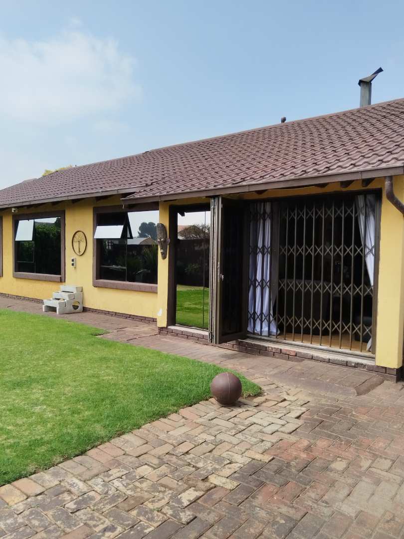 3 Bedroom Property for Sale in Bakerton Gauteng