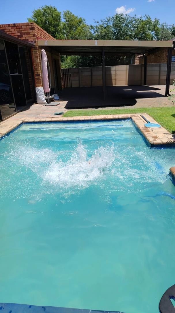 3 Bedroom Property for Sale in Bakerton Gauteng