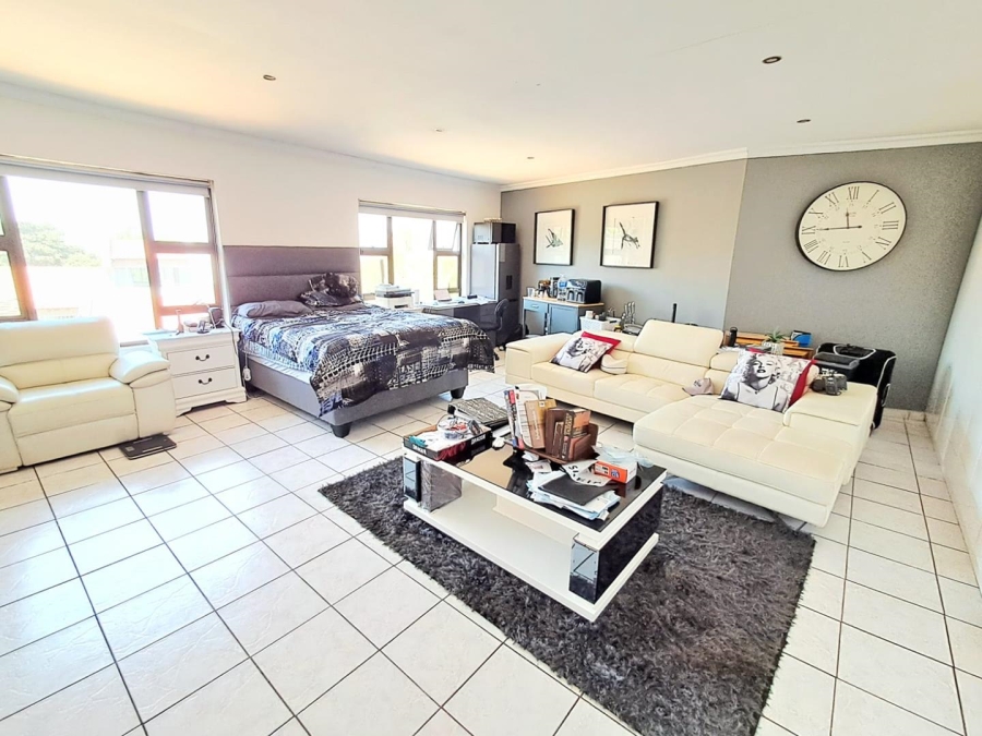 5 Bedroom Property for Sale in Albemarle Ext 2 Gauteng