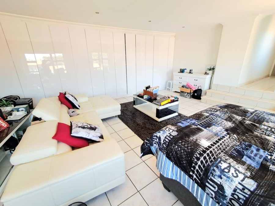 5 Bedroom Property for Sale in Albemarle Ext 2 Gauteng