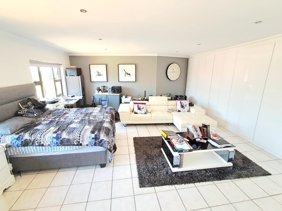 5 Bedroom Property for Sale in Albemarle Ext 2 Gauteng