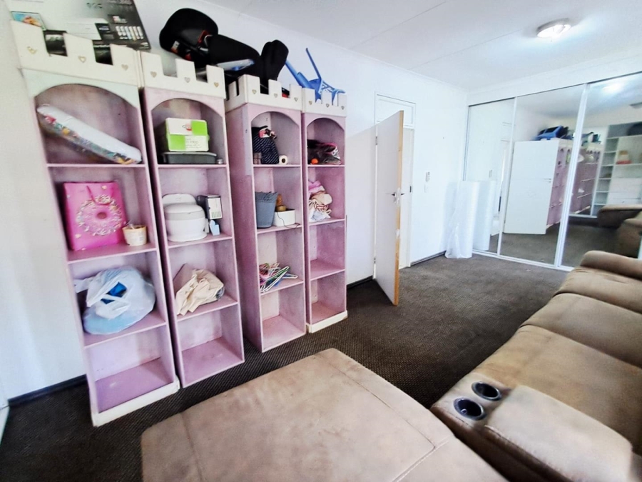 5 Bedroom Property for Sale in Albemarle Ext 2 Gauteng