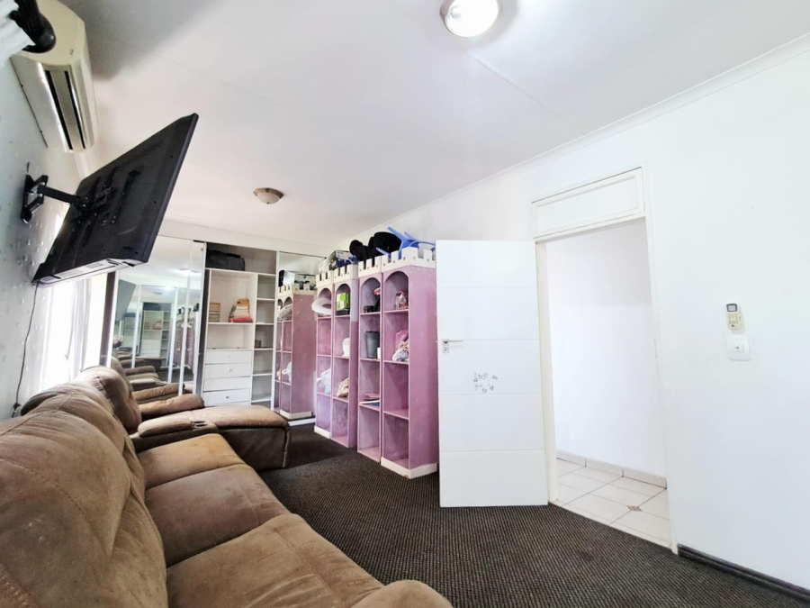 5 Bedroom Property for Sale in Albemarle Ext 2 Gauteng