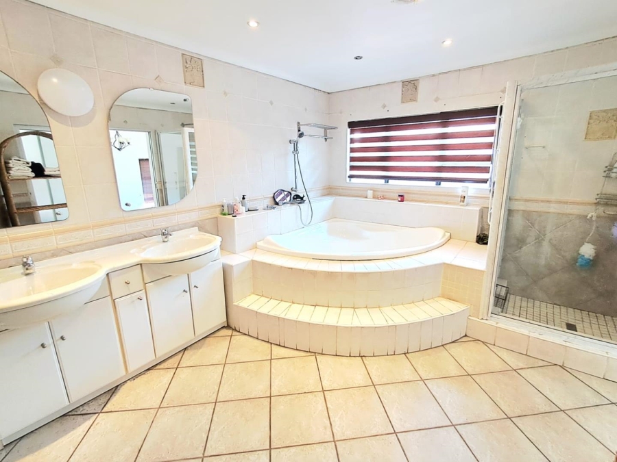 5 Bedroom Property for Sale in Albemarle Ext 2 Gauteng