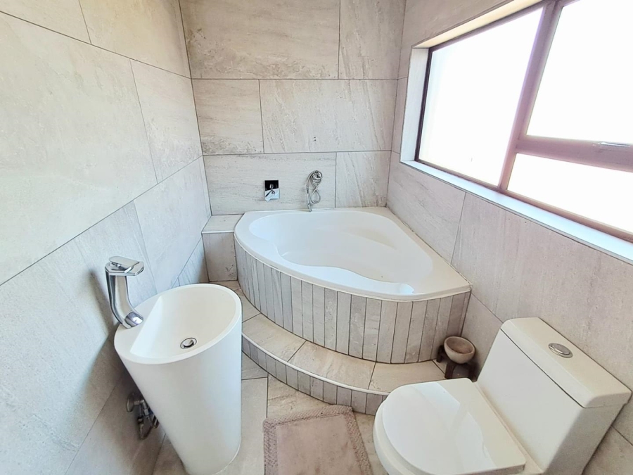 5 Bedroom Property for Sale in Albemarle Ext 2 Gauteng