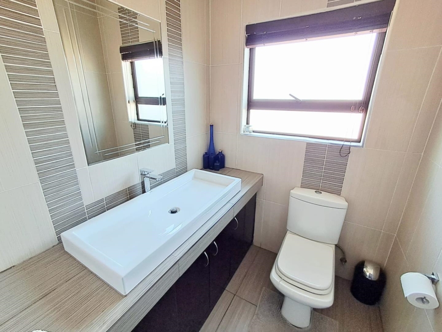 5 Bedroom Property for Sale in Albemarle Ext 2 Gauteng