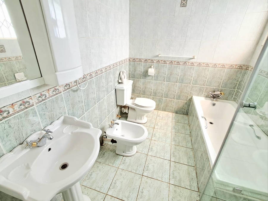 5 Bedroom Property for Sale in Albemarle Ext 2 Gauteng