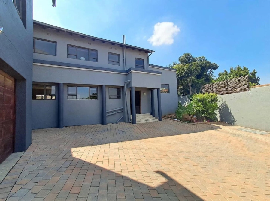 5 Bedroom Property for Sale in Albemarle Ext 2 Gauteng