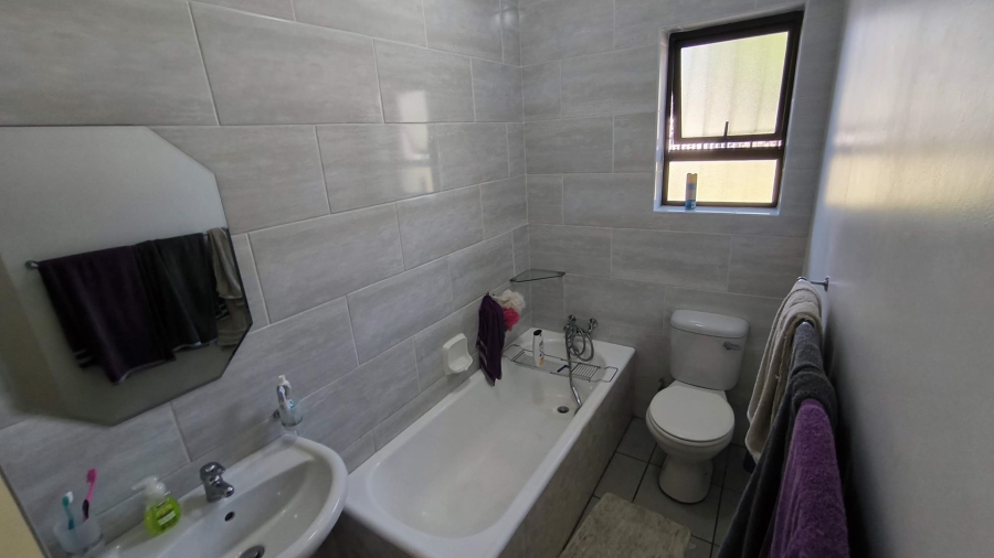 4 Bedroom Property for Sale in Brackenhurst Gauteng