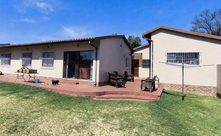 4 Bedroom Property for Sale in Brackenhurst Gauteng
