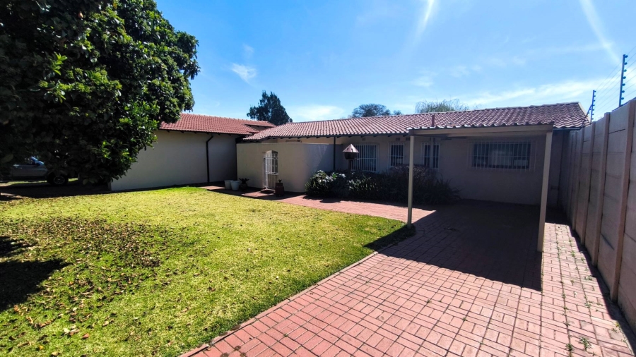 4 Bedroom Property for Sale in Brackenhurst Gauteng