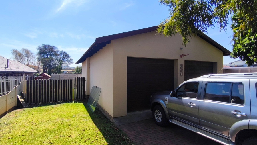 4 Bedroom Property for Sale in Brackenhurst Gauteng