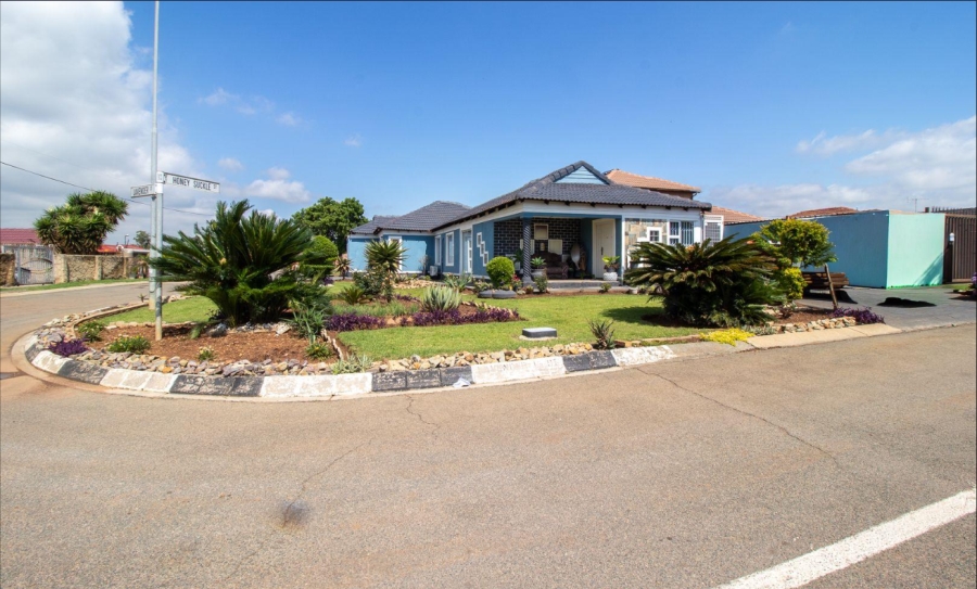 4 Bedroom Property for Sale in Alveda Park Gauteng