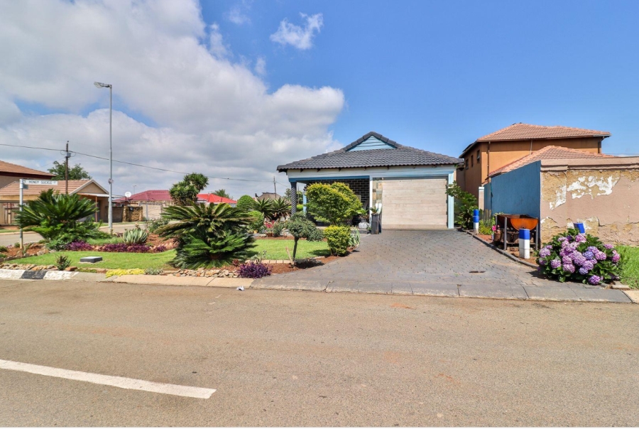 4 Bedroom Property for Sale in Alveda Park Gauteng