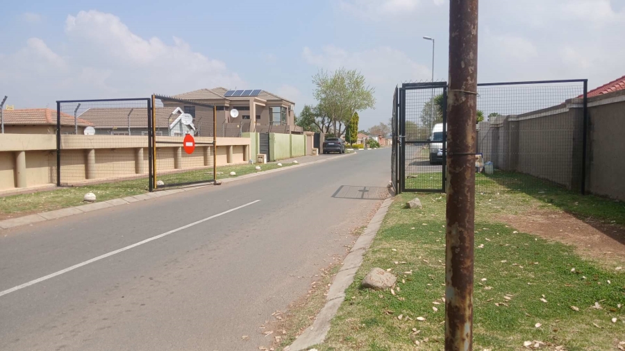 4 Bedroom Property for Sale in Alveda Park Gauteng