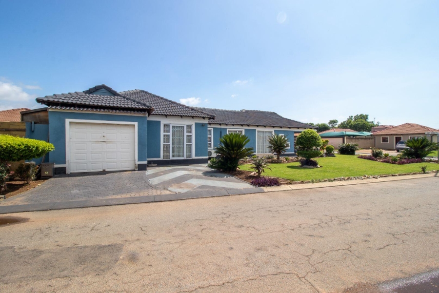 4 Bedroom Property for Sale in Alveda Park Gauteng