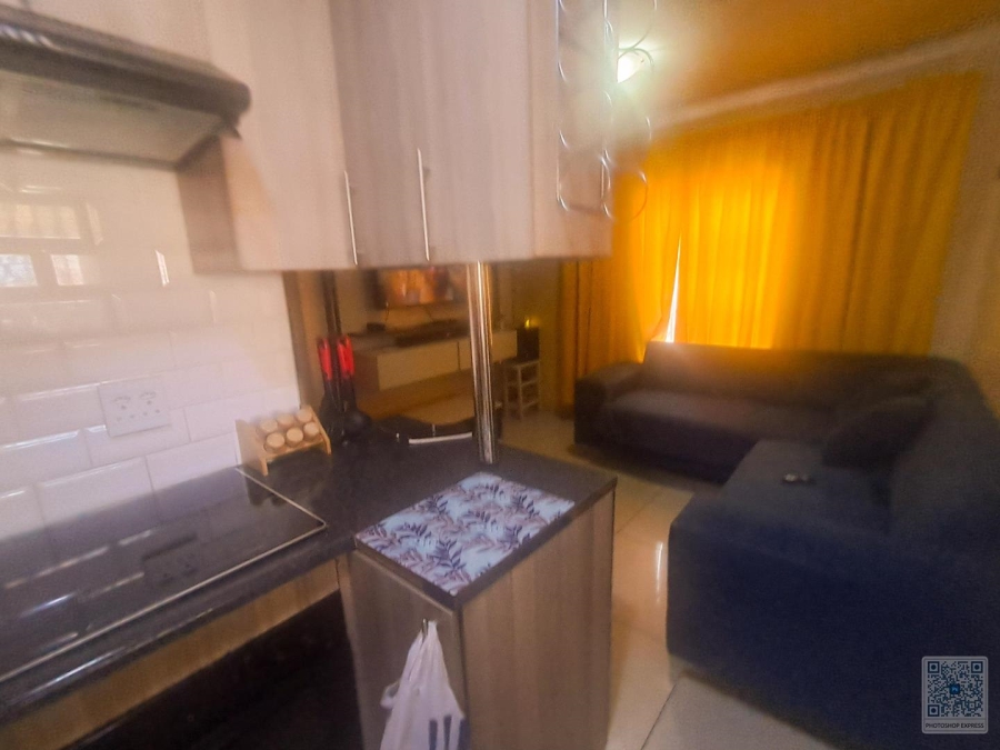 2 Bedroom Property for Sale in Clayville Gauteng