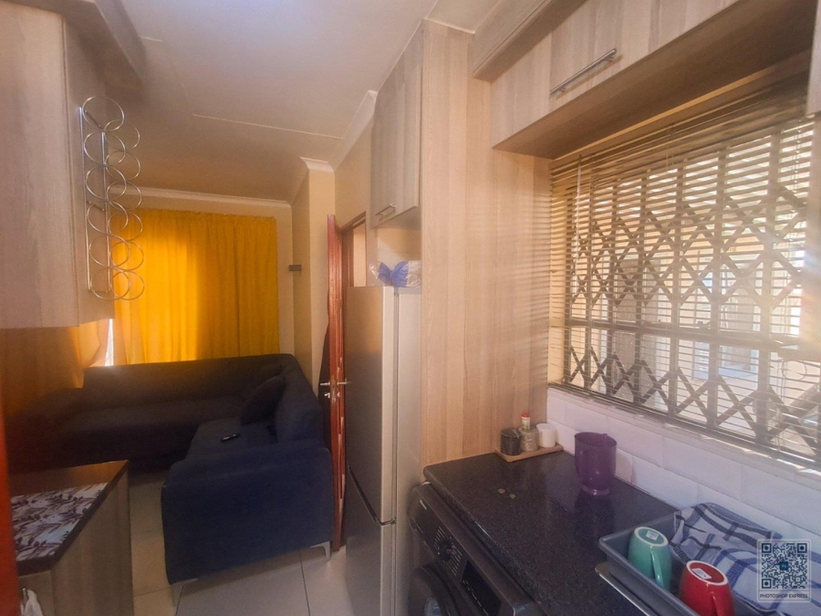 2 Bedroom Property for Sale in Clayville Gauteng